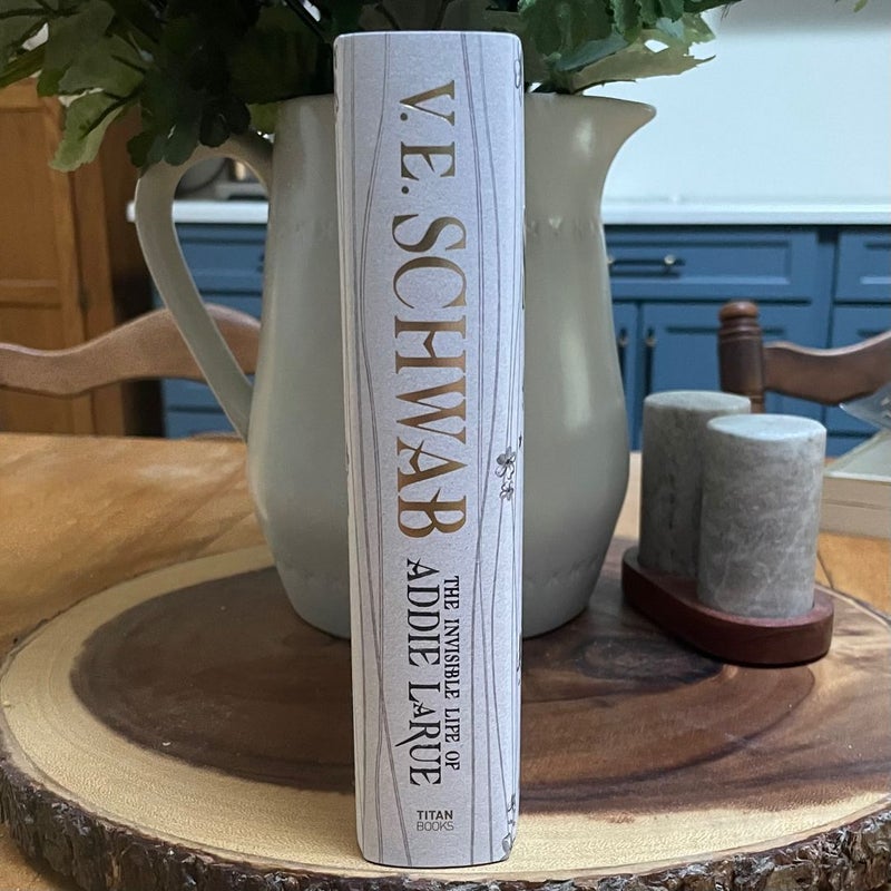 The Invisible Life of Addie Larue - Illustrated Anniversary Edition w/ Constellation Edge Stenciling