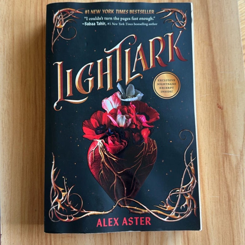 Lightlark (the Lightlark Saga Book 1)