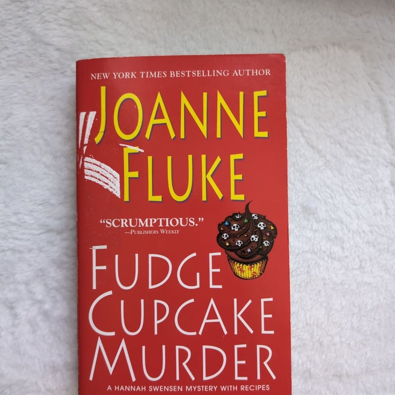 Fudge Cupcake Murder