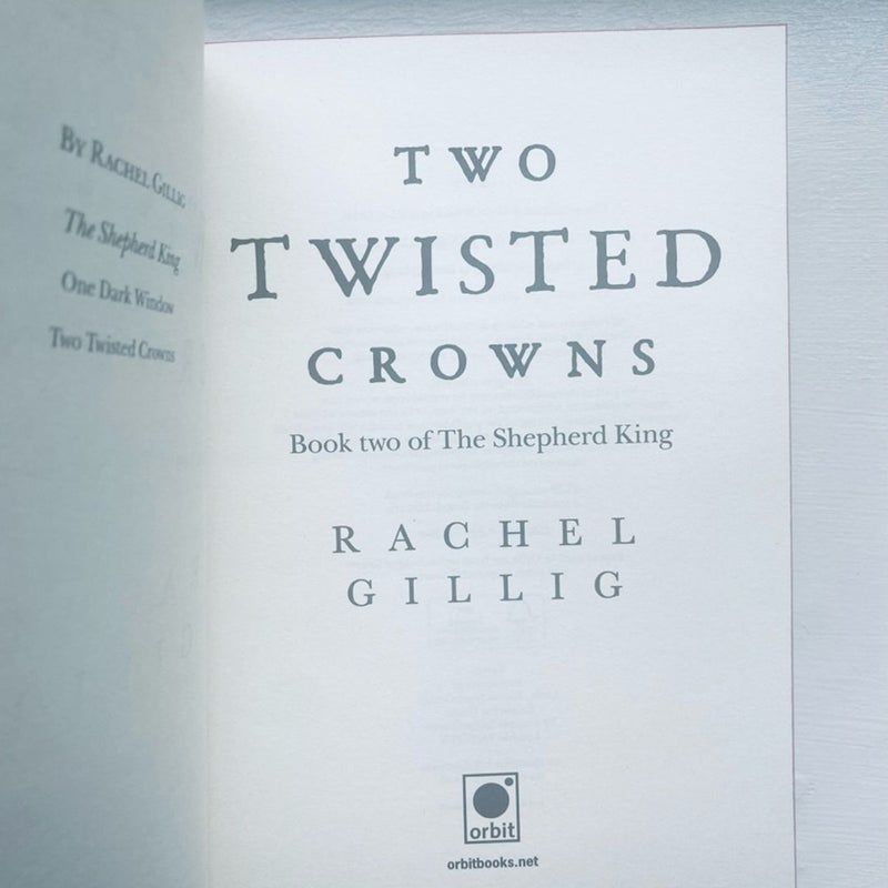 Fairyloot: Two Twisted Crowns Special Edition ( HARDCOVER)