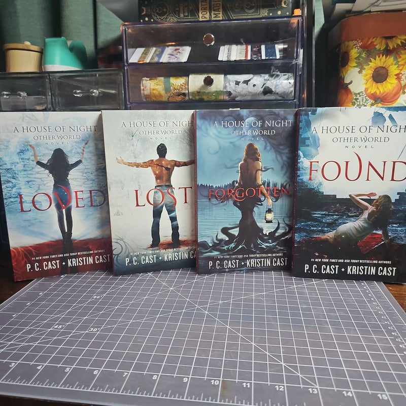 [BUNDLE-(HOUSE OF NIGHT) THE OTHER WORLD SERIES] Loved, Lost, Forgotten, Found.