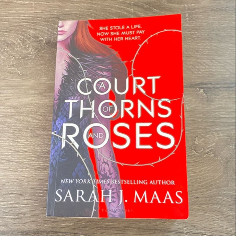 A Court of Thorns and Roses UK cover oop