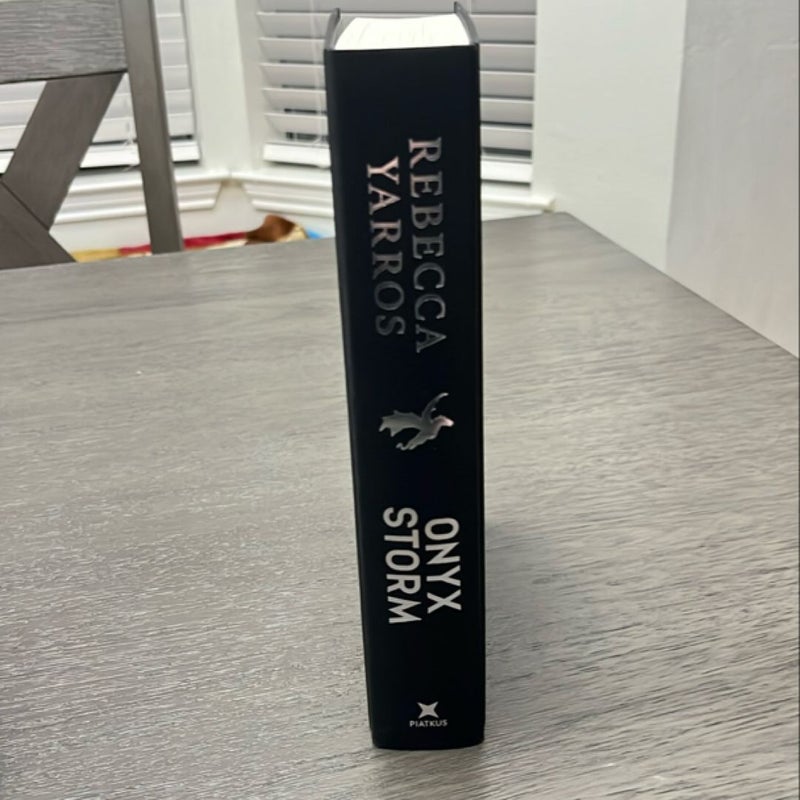 Waterstones Onyx Storm Standard Edition 