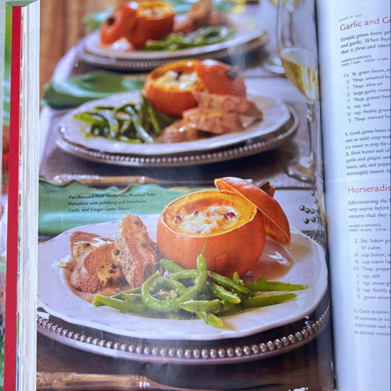 Southern living Christmas cookbook 2011 (special edition presented by Dillards)￼