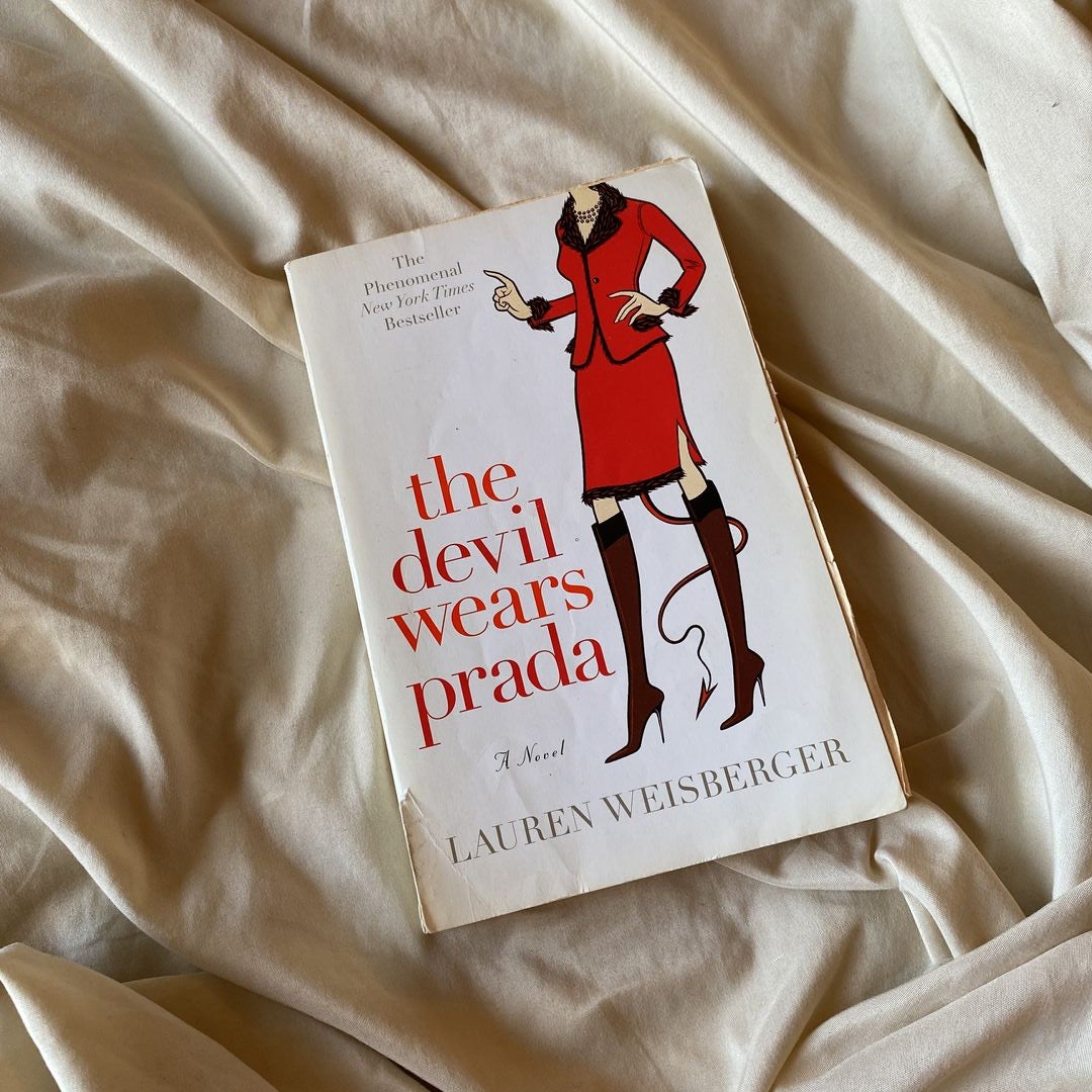 The Devil Wears Prada a Novel: Weisberger, Lauren: 9780767914765: :  Books