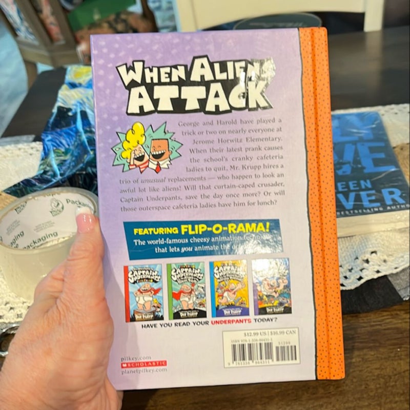 Captain Underpants and the Invasion of the Incredibly Naughty Cafeteria Ladies from Outer Space: Color Edition (Captain Underpants #3) (Color Edition)