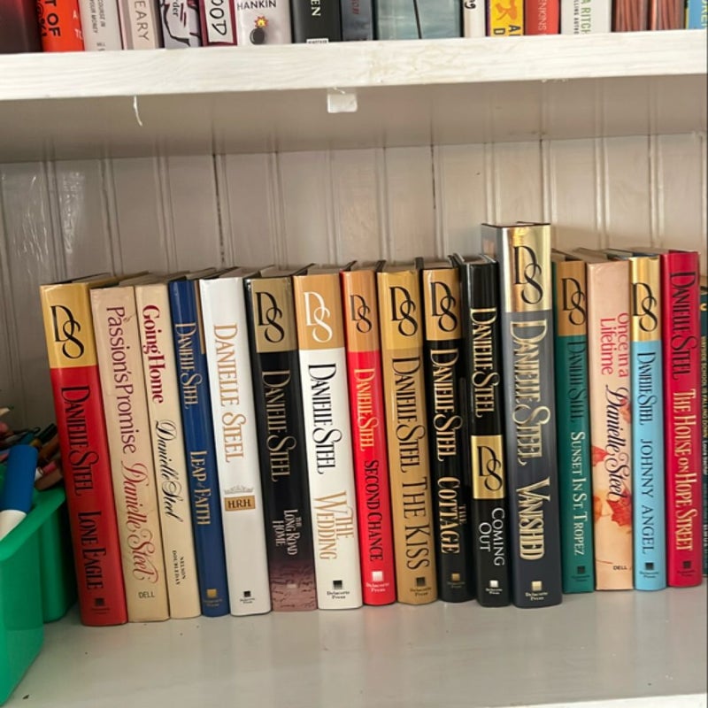 Every Single Danielle Steel Book I Own for $20