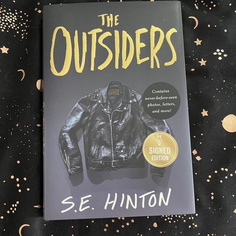 SE HINTON  signed THE OUTSIDERS Book 1st Printing Signed Edition Barnes & Noble