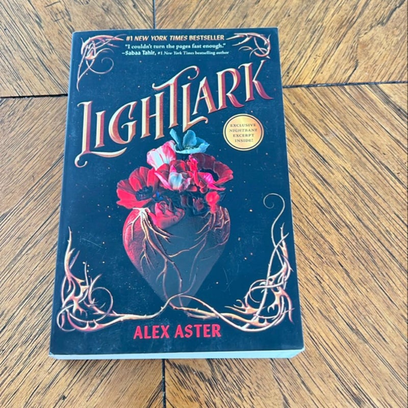 Lightlark (the Lightlark Saga Book 1)