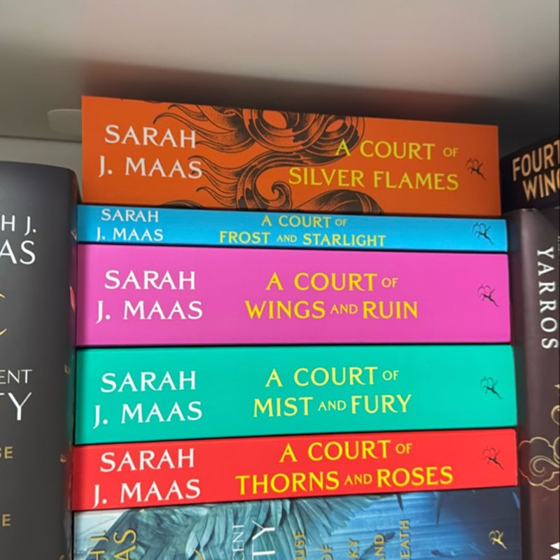 A Court of Thorns and Roses Box Set (5 books)