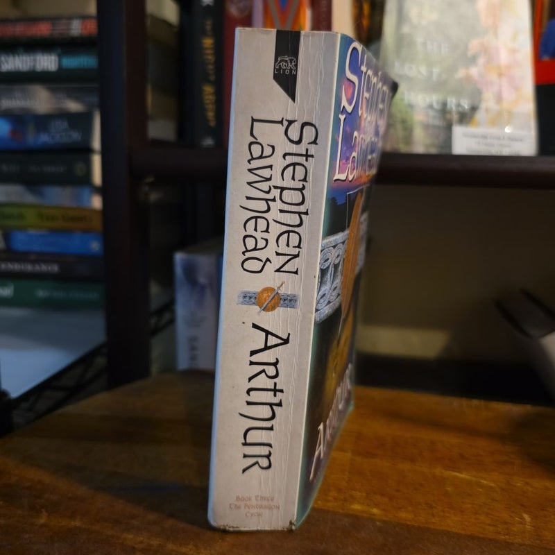 FIRST UK EDITION 1989 - Arthur, Book Three of the Pendragon Cycle BY STEPHEN LAWHEAD (VINTAGE)