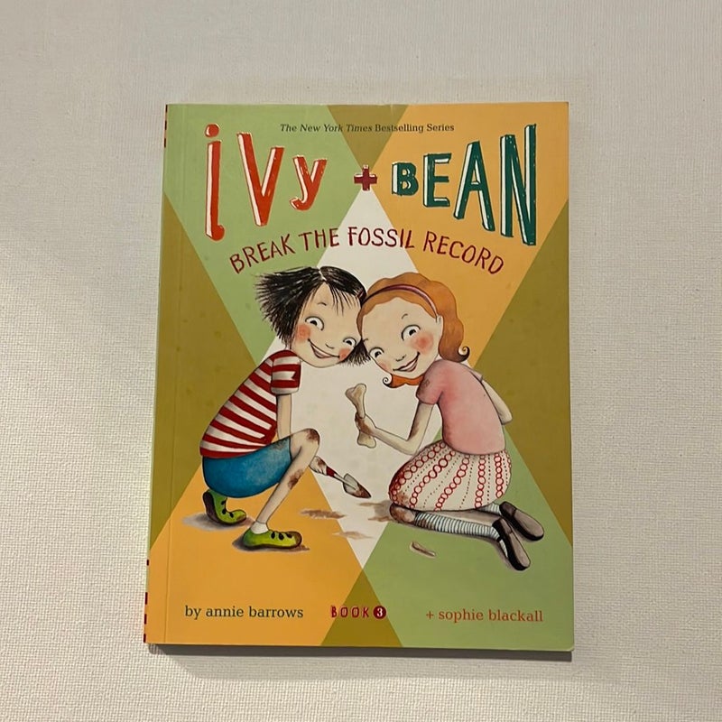 Ivy + Bean - Break the Fossil Record