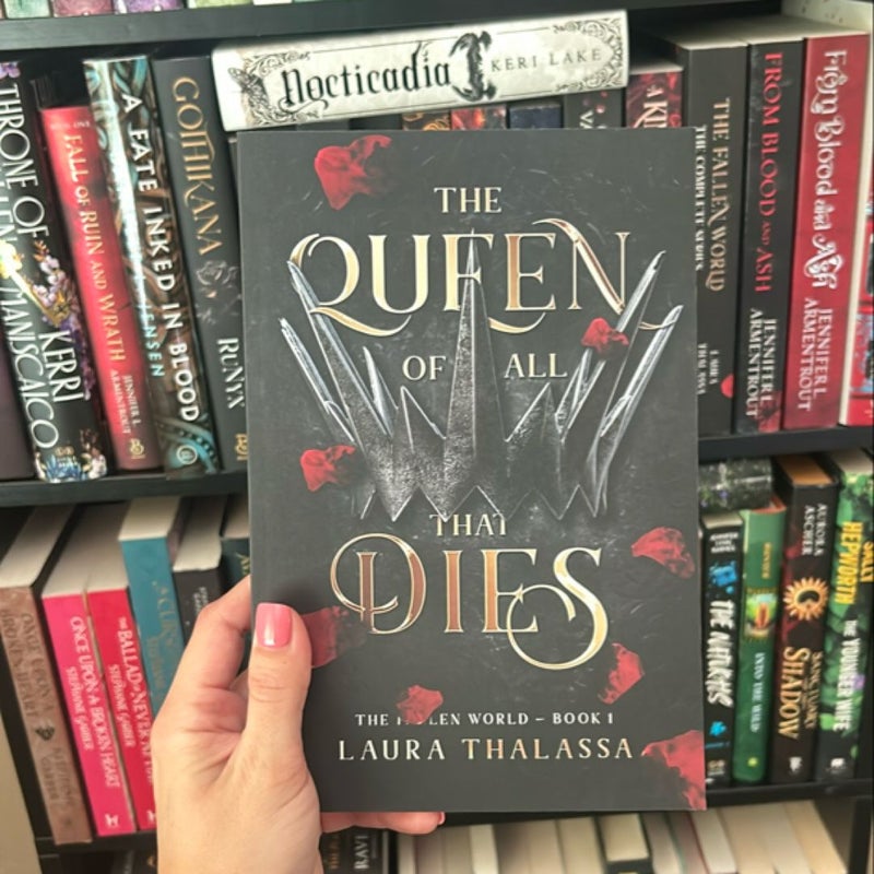 The Queen of All That Dies (the Fallen World Book 1)