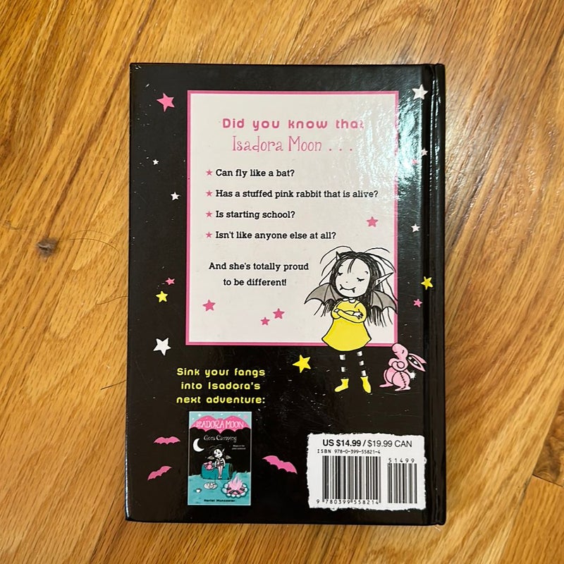 Isadora Moon Goes to School by Harriet Muncaster