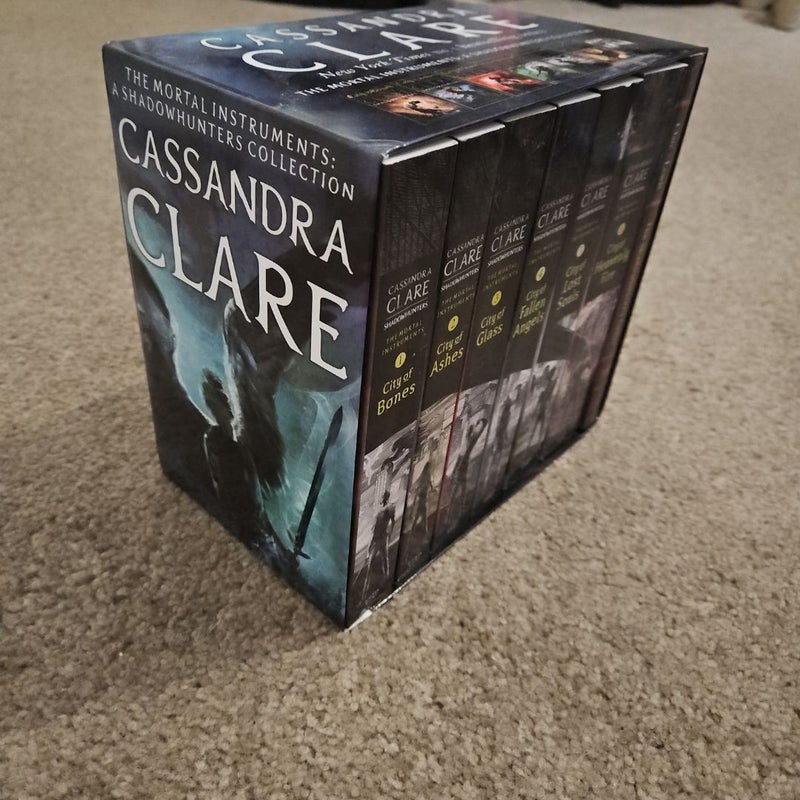 The Mortal Instruments: A Shadowhunters Collection