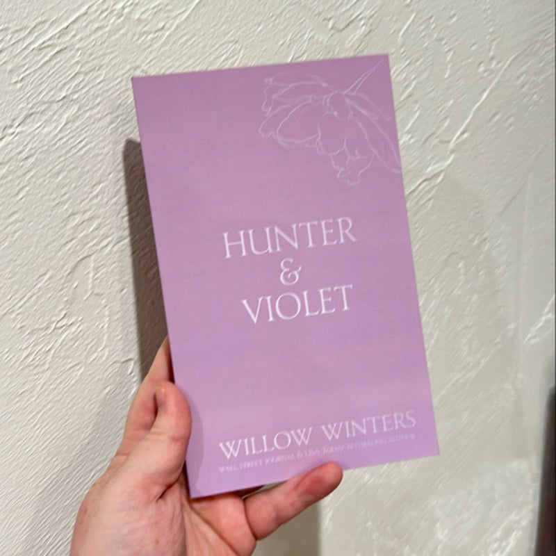 *SIGNED Hunter & Violet by Willow Winters, Paperback | Pangobooks