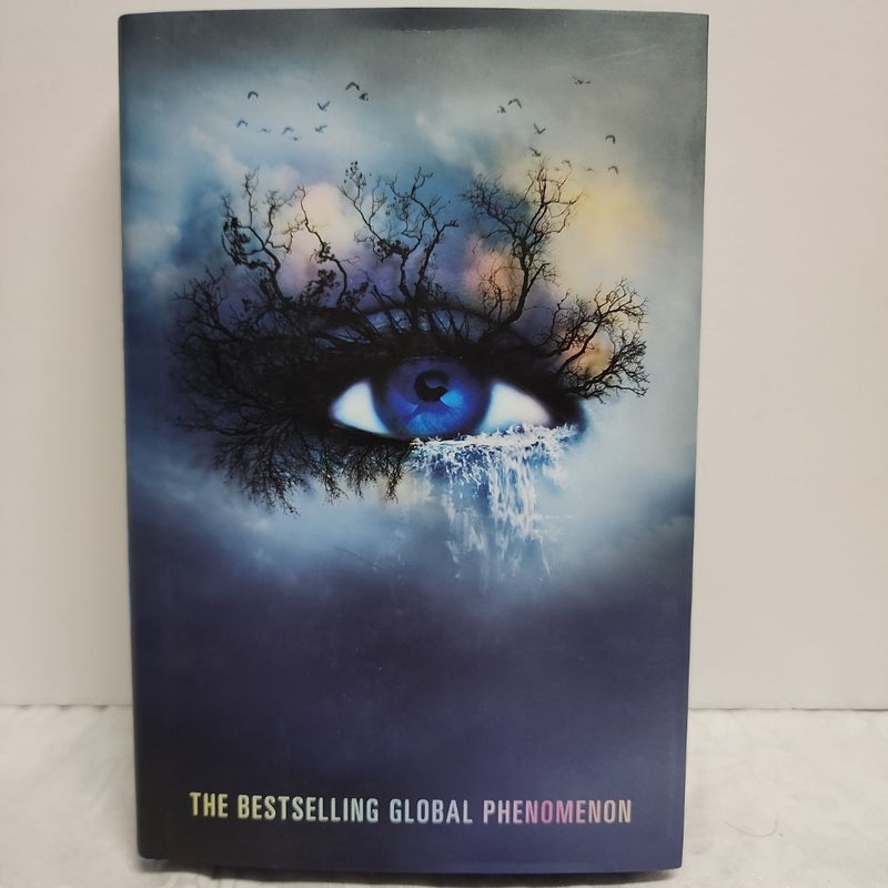 Shatter Me Collector's Deluxe Limited Edition