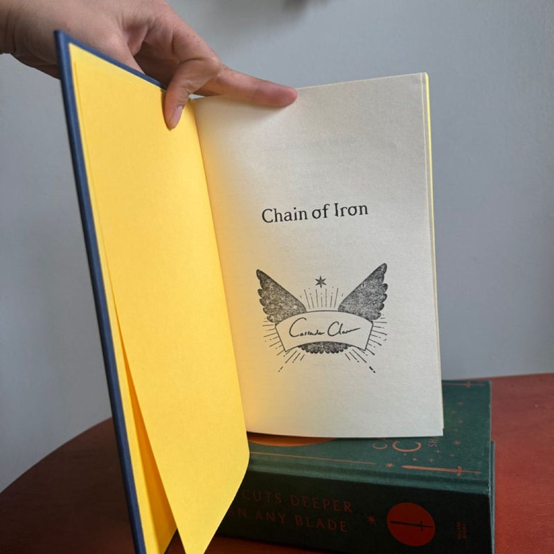 Illumicrate The last Hours Exclusive edition Set, Chain of Gold and Chain of Iron