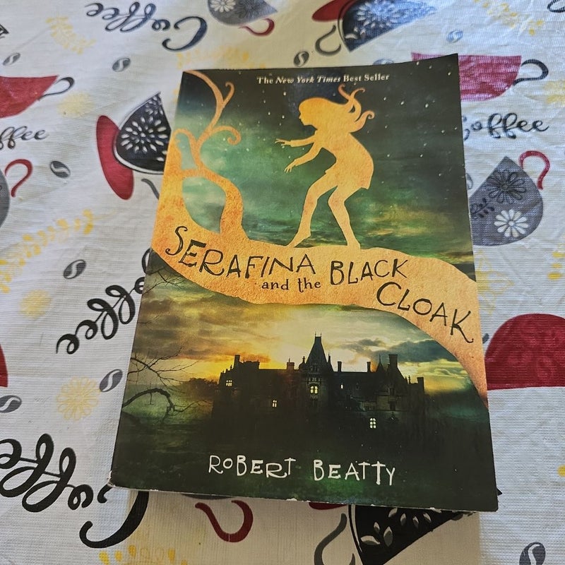 Serafina and the Black Cloak (the Serafina Series Book 1)