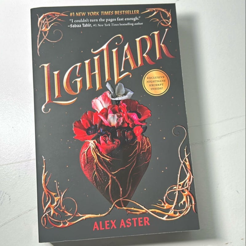 Lightlark (the Lightlark Saga Book 1)