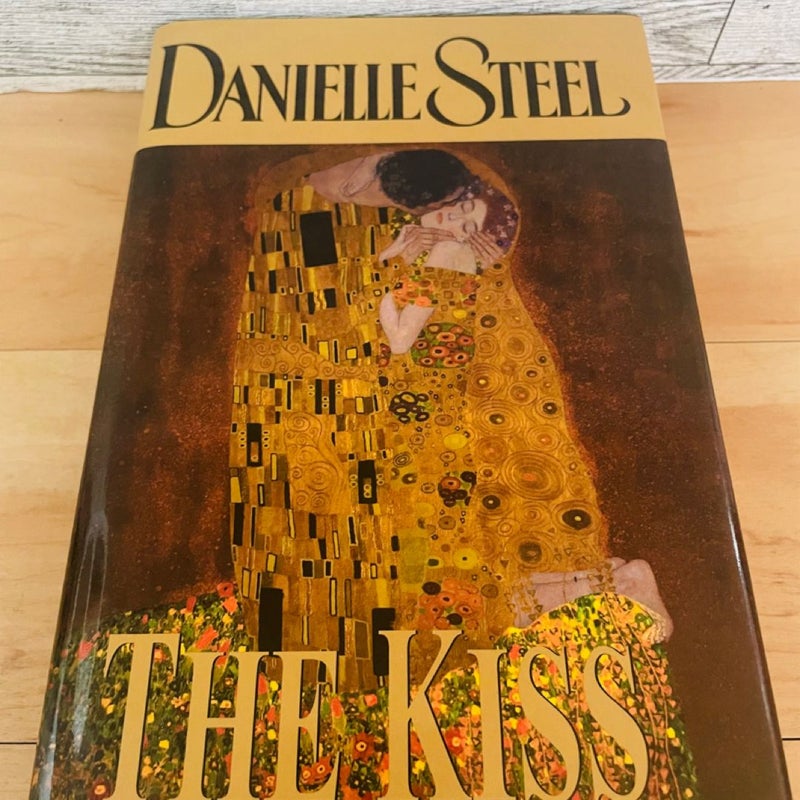 Danielle Steel Bundle-Lot of 3; The Kiss, Sunset in St. Tropez, Legacy (Large Print)