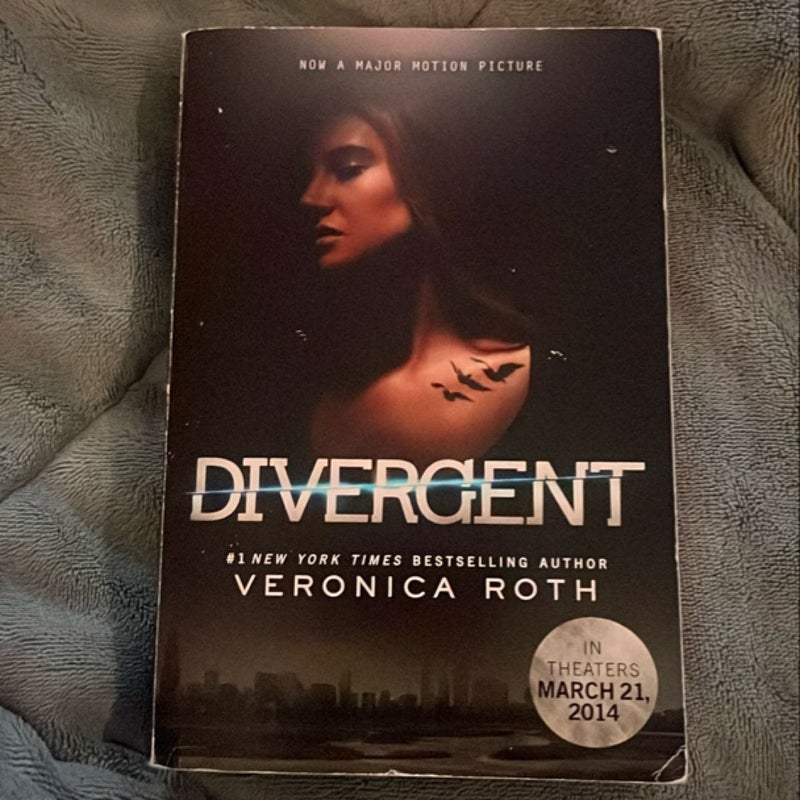 Divergent Movie Tie-In Edition