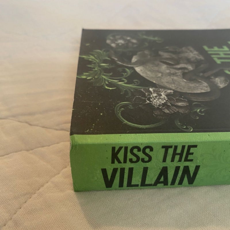 Kiss the Villain 