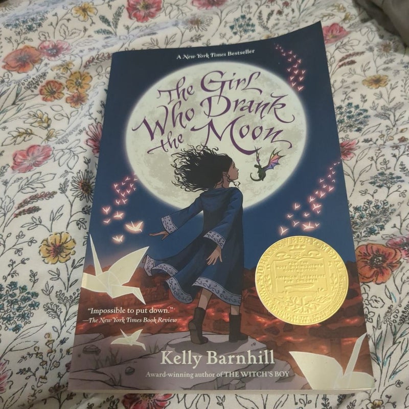 The Girl Who Drank the Moon (Winner of the 2017 Newbery Medal)