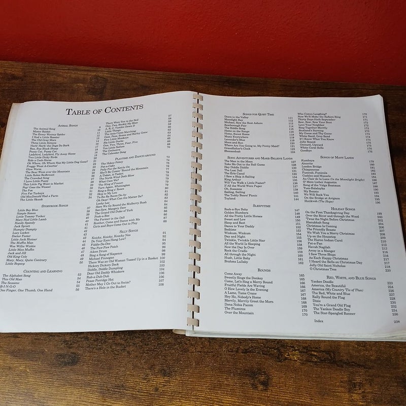 The Library of Children's Song Classics, Illustrated,  Over 200 Songs
