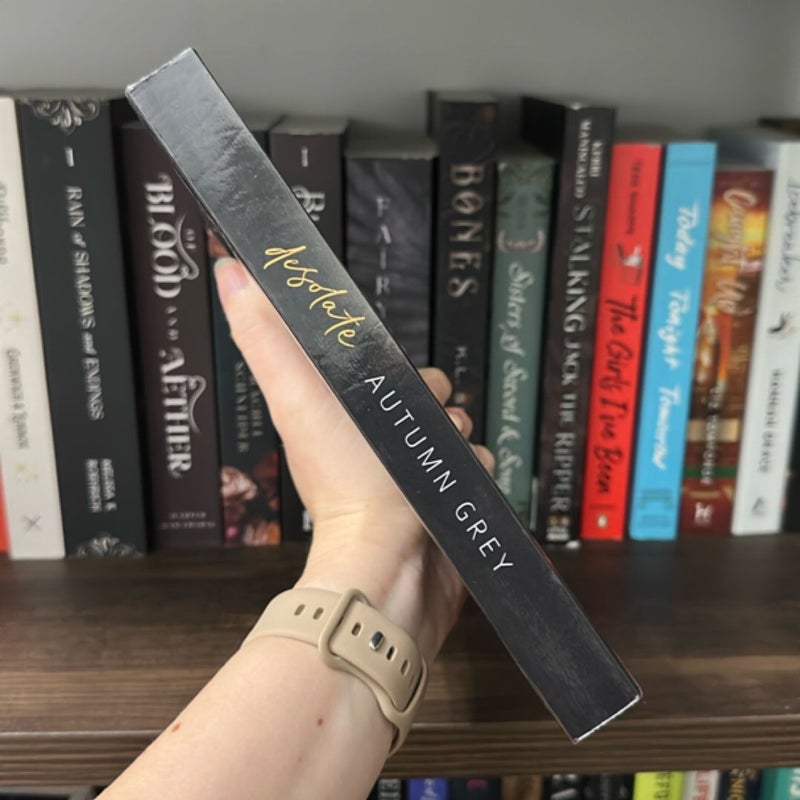Desolate (Grace Trilogy, Book One) bu Autumn Grey
