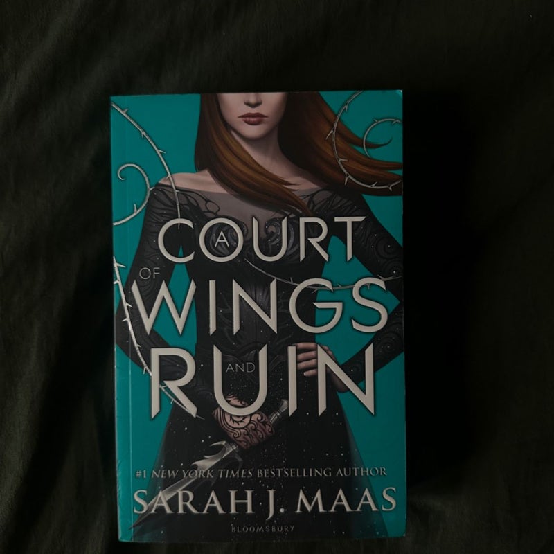 A Court of Wings and Ruin (UK first print) 