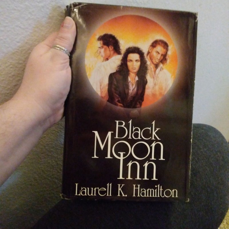 Black Moon Inn