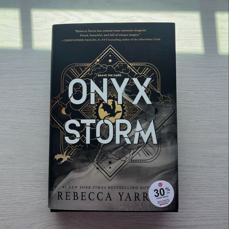 Onyx Storm (Standard Edition)