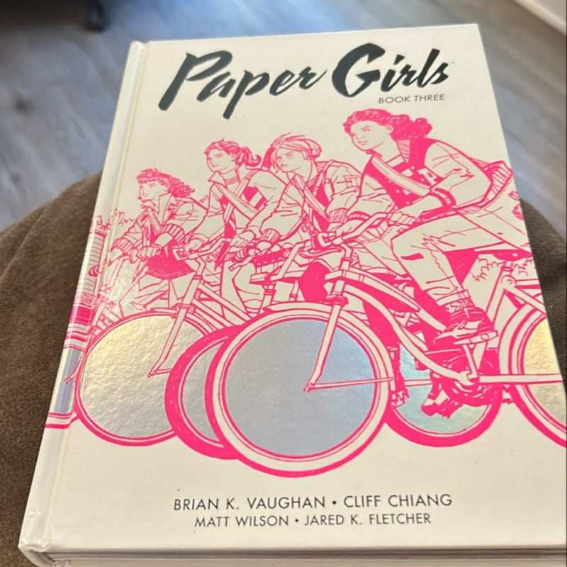 Paper Girls Deluxe Edition, Volume 3