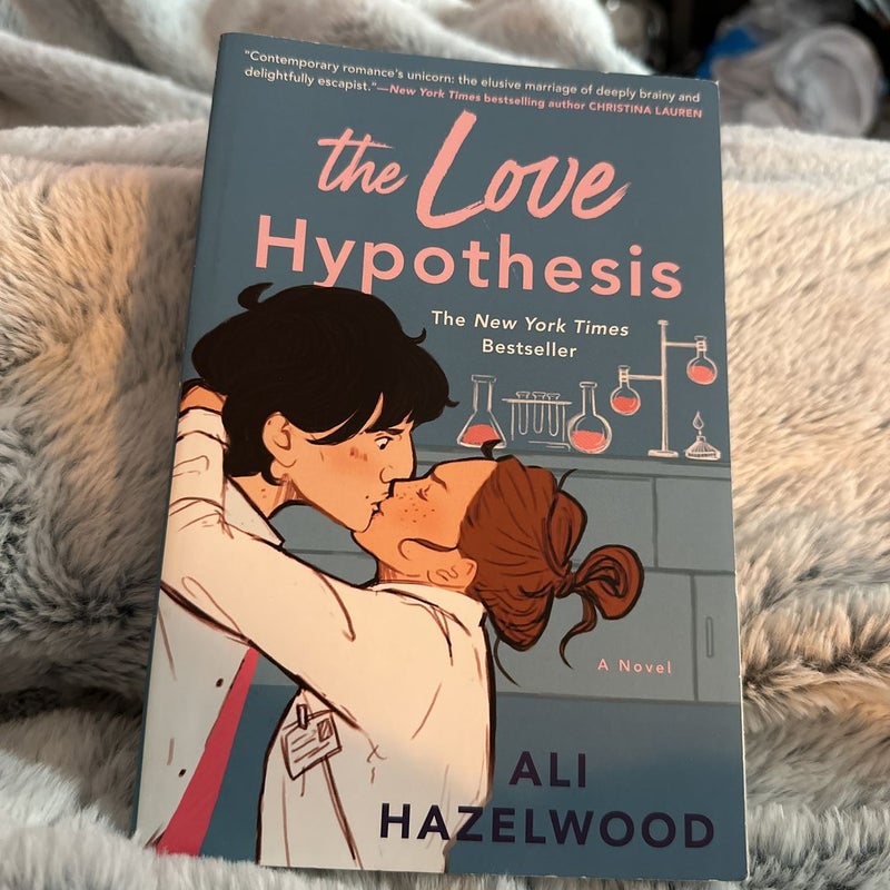 The Love Hypothesis by Ali Hazelwood, Paperback