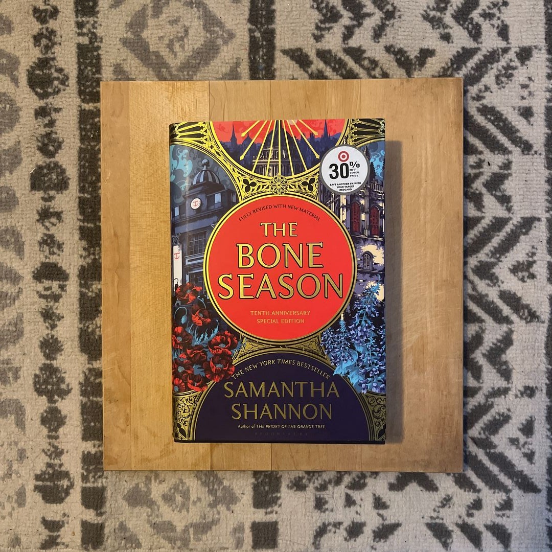 The Bone Season: Tenth Anniversary Edition (The Bone Season, 1): Shannon,  Samantha: 9781639732234: : Books