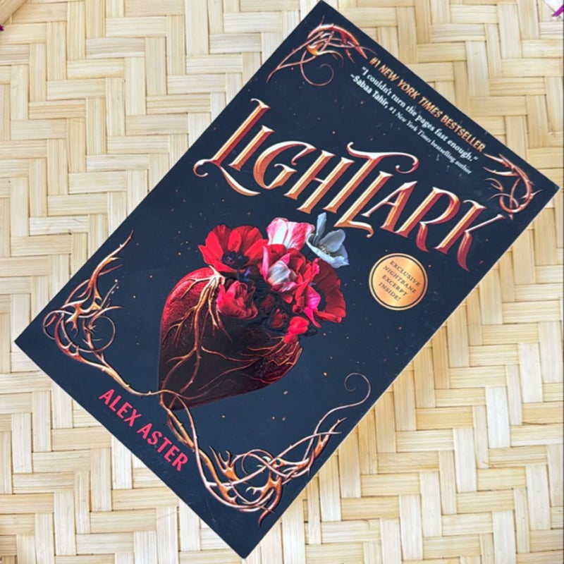 Lightlark (the Lightlark Saga Book 1)