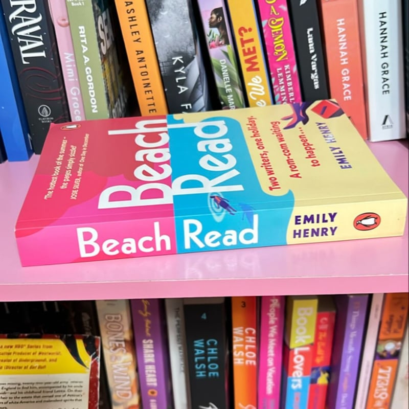 Beach Read by Emily Henry , Paperback | Pangobooks