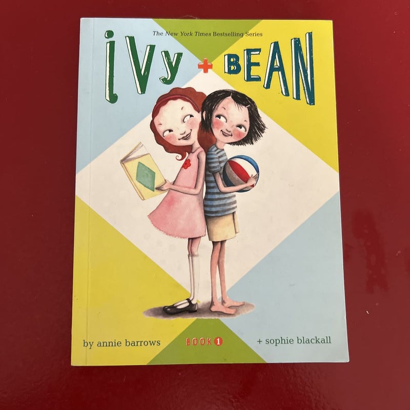 Ivy and Bean - Book 1 (Ivy and Bean Books, Books for Elementary School)