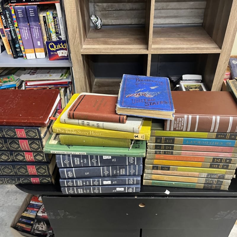 Lots of old books by Lots , Hardcover | Pangobooks