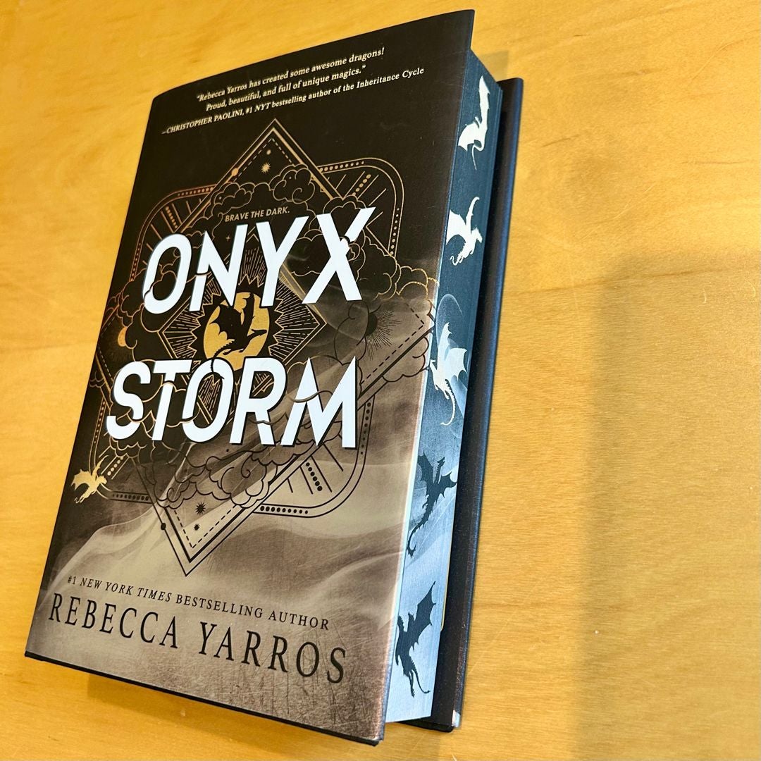 Onyx Storm (Standard Edition)