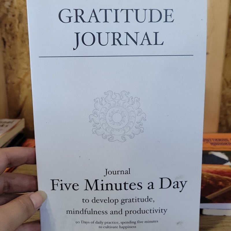 Gratitude Journal: Journal 5 Minutes a Day to Develop Gratitude,  Mindfulness and Productivity by Sujatha Lalgudi, Paperback