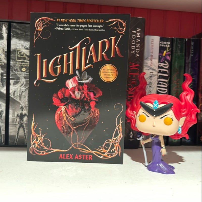 Lightlark (the Lightlark Saga Book 1)