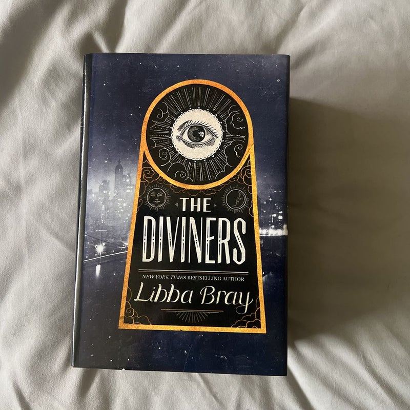 The Diviners (Large Print)