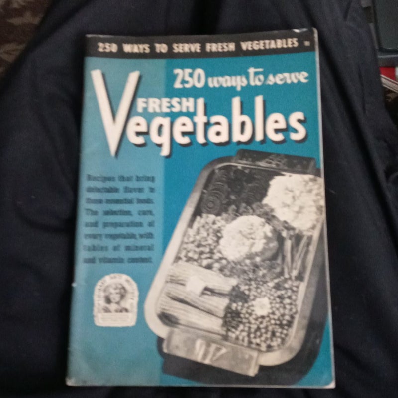 The Culinary Arts Institute 250 Ways to Serve Fresh Vegetables Published 1940