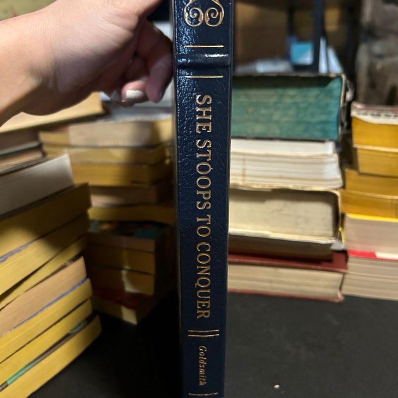 She Stoops to Conquer (LEATHER BOUND)
