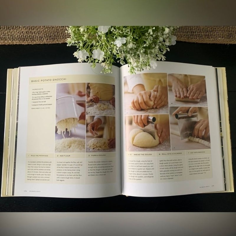 The Big Book of PASTA by Williams Sonoma Ultimate Collection of Recipes ~