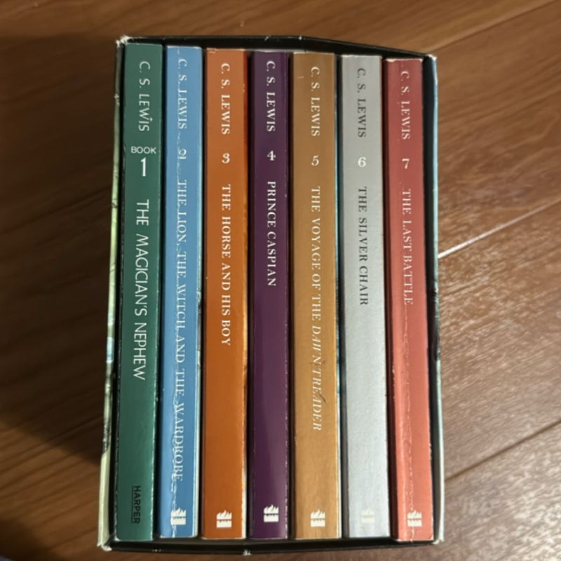 The Chronicles of Narnia Rack Paperback 7-Book Box Set