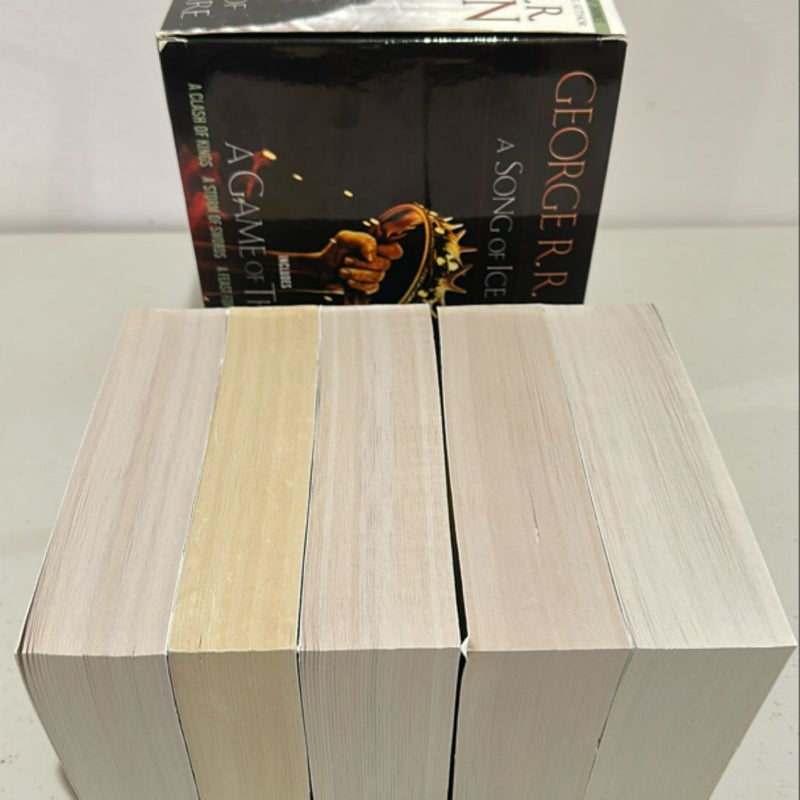 George R. R. Martin's a Game of Thrones 5-Book Boxed Set (Song of Ice and Fire Series)