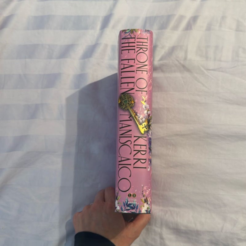 Throne of the Fallen *Barnes & Noble Exclusive edition 